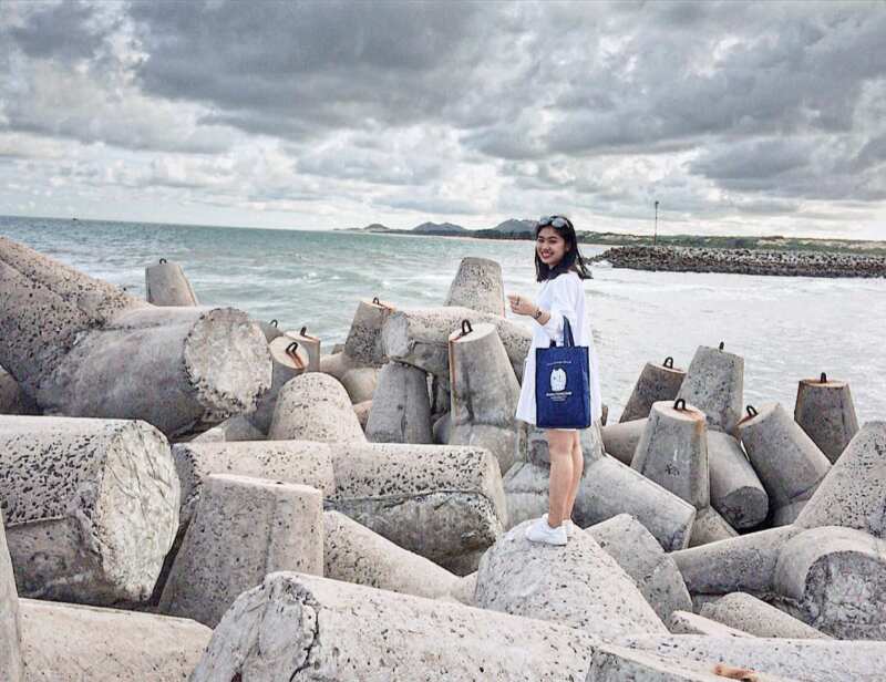 chụp hình bờ kè cảng cá Bình Châu