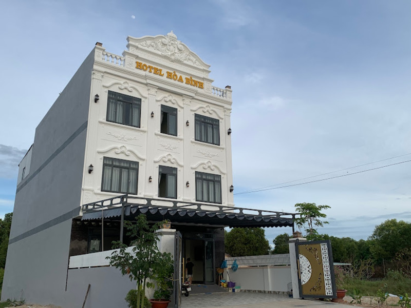 Khách sạn Hòa Bình Bình Châu